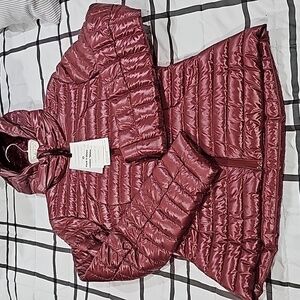 * NWT Lululemon Pack It Down Jacket in Chianti Spring Size 4 Goose Down